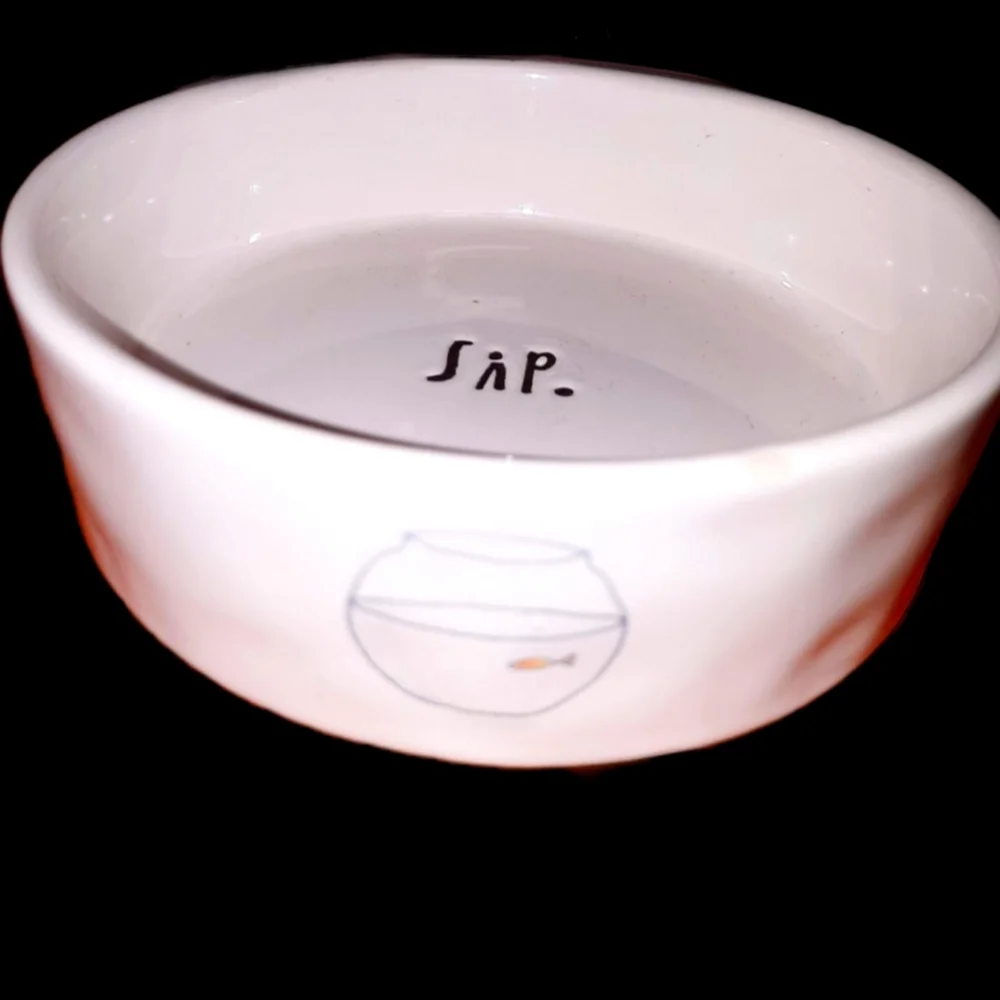 Rae Dunn SIP cat water dish. 3